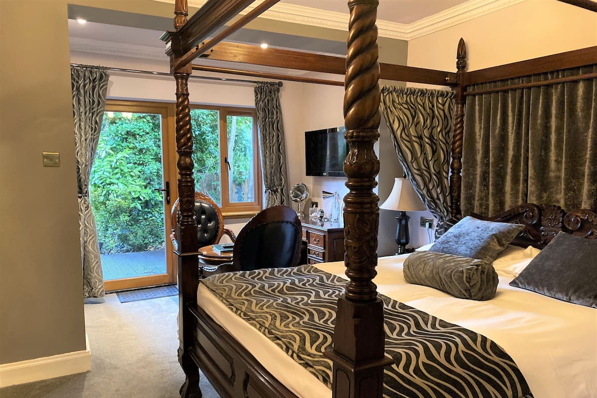 In-room safe, blackout curtains, soundproofing, free WiFi
