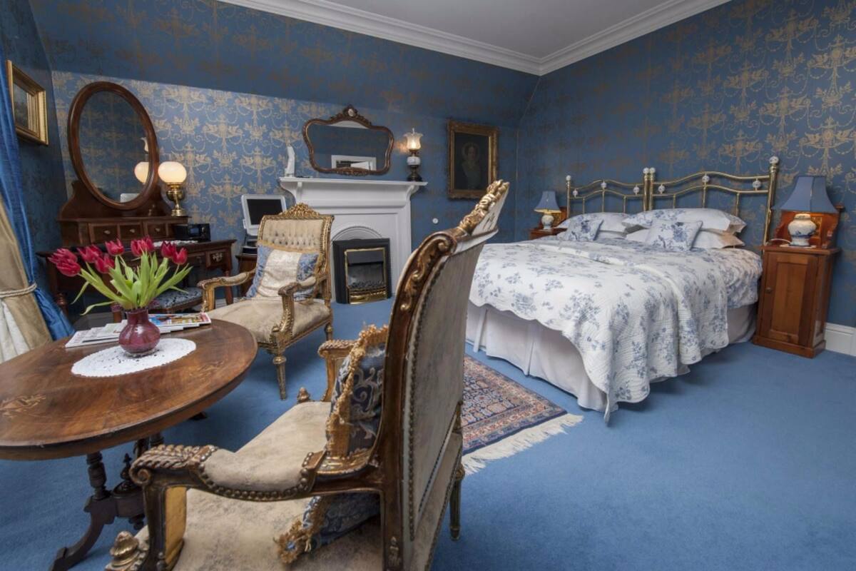 1 bedroom, premium bedding, in-room safe, desk