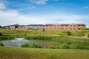 المنطقة المحيطة بالمنشأة