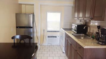 2 Double Bed Efficiency | Private kitchen | Fridge, microwave, oven, stovetop