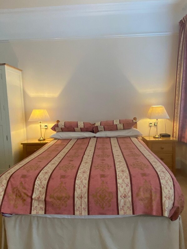 Comfort Double or Twin Room, Ensuite, Courtyard View