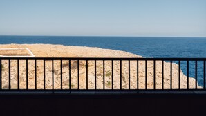 A coastal view with a sandy beach and the sea. - Bluesea Cabo de Baños (Ciutadella de Menorca)