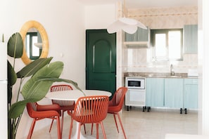 Standard Studio | Private kitchen | Full-size fridge, microwave, stovetop, cookware/dishes/utensils