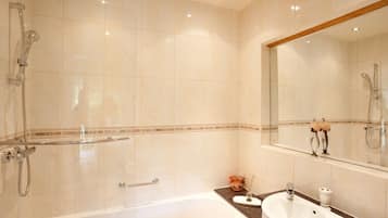 Habitación doble superior, baño en la habitación (Badger Point) | Baño