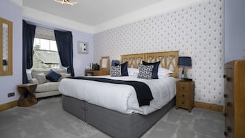 Iron/ironing board, free WiFi, bed sheets