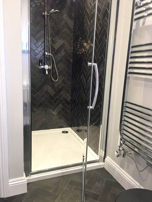 Chambre supérieure double, salle de bain attenante | Salle de bain