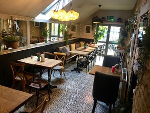 Restaurant - The Mousetrap Inn (Cheltenham)