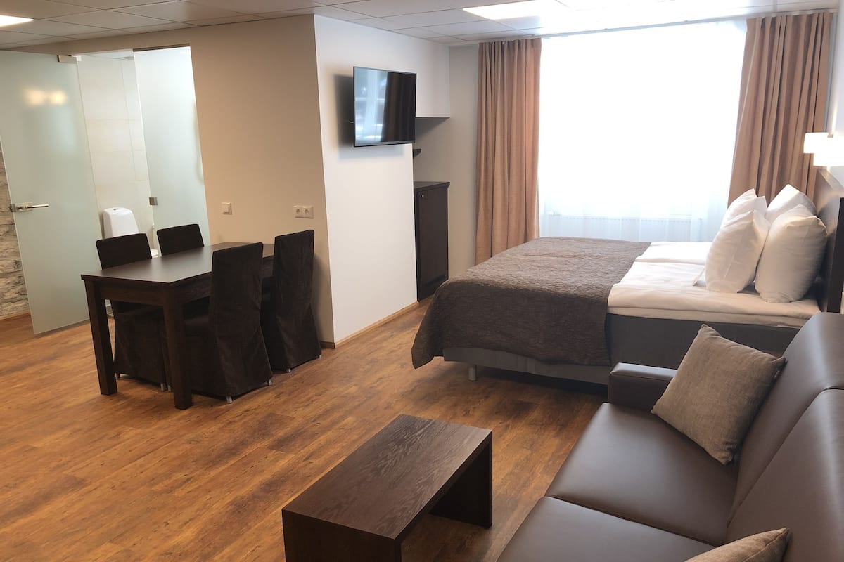 Camera Superior con letto matrimoniale o 2 letti singoli | Una scrivania, Wi-Fi gratuito