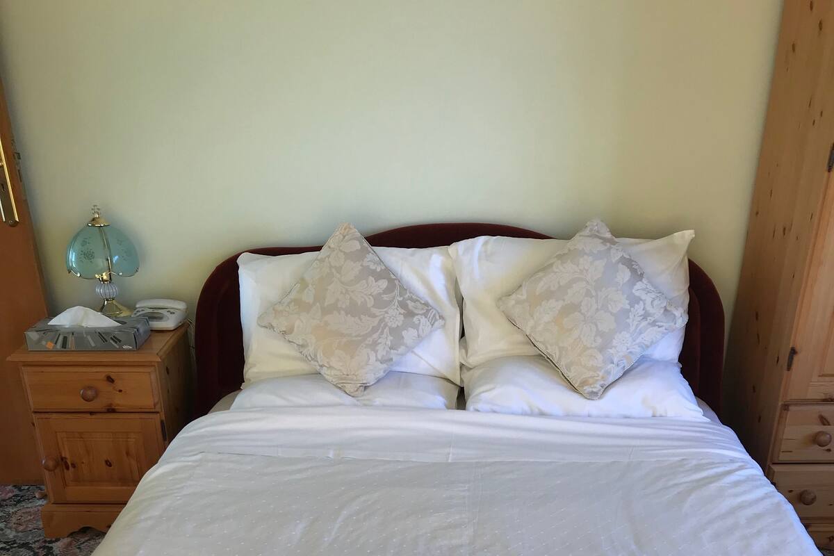 Room Tulip ( Nr.3) | Egyptian cotton sheets, premium bedding, Select Comfort beds