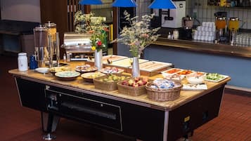 Daily buffet breakfast (EUR 8.5 per person)
