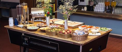 Petit déjeuner buffet (8.5 EUR par personne)