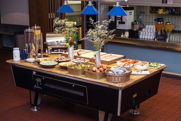 Daily buffet breakfast (EUR 8.5 per person)