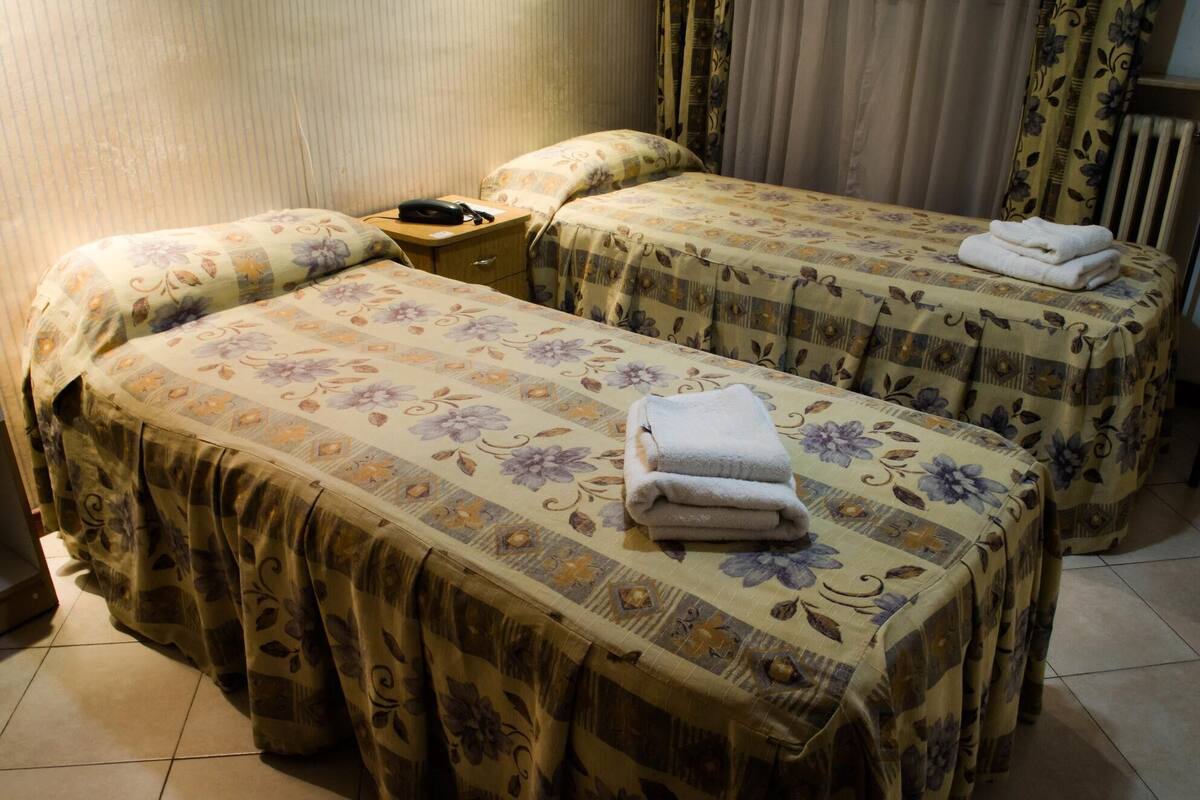 1 dormitori, caixa forta a l'habitació, wifi gratuïta i roba de llit