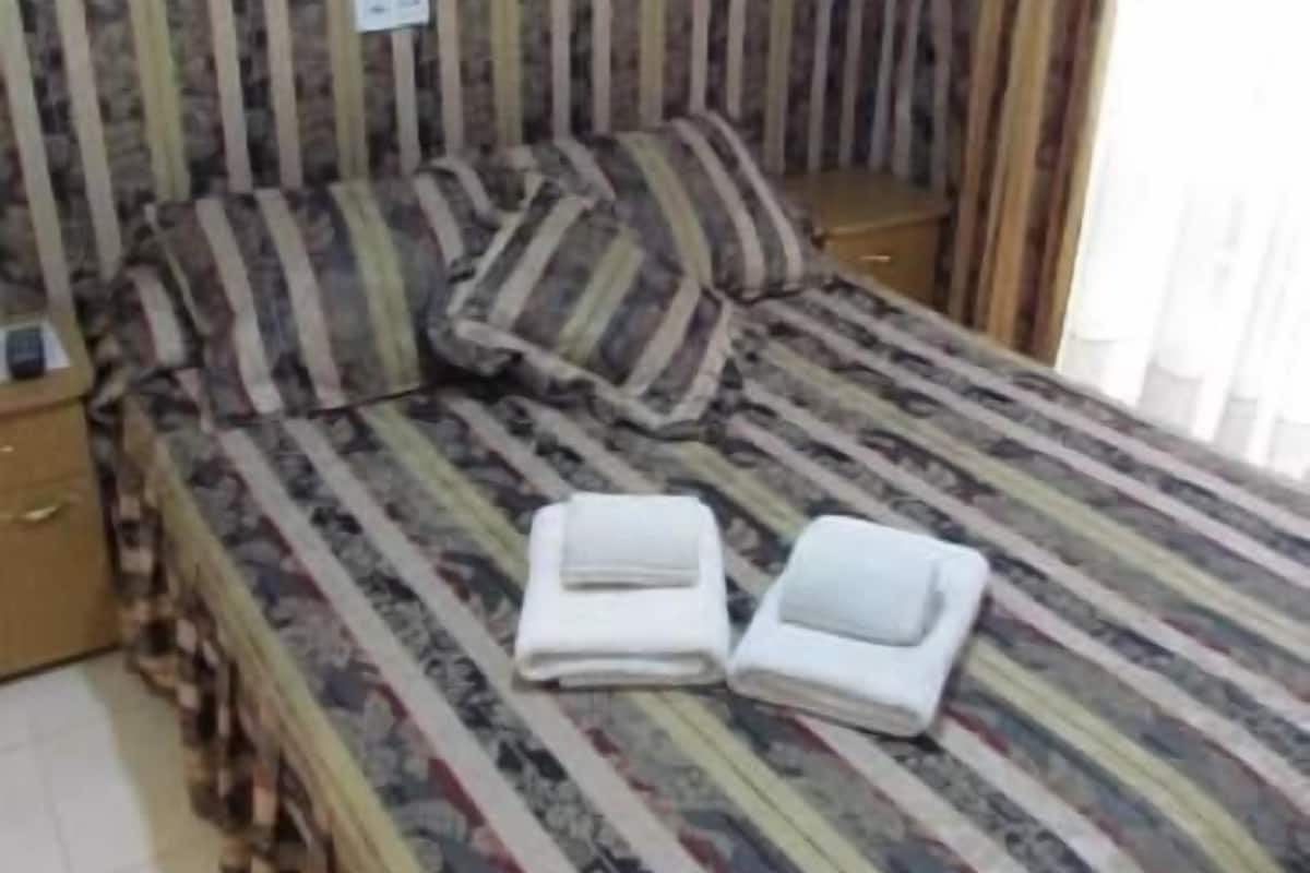 Cofres nos quartos, Wi-Fi de cortesia, roupa de cama