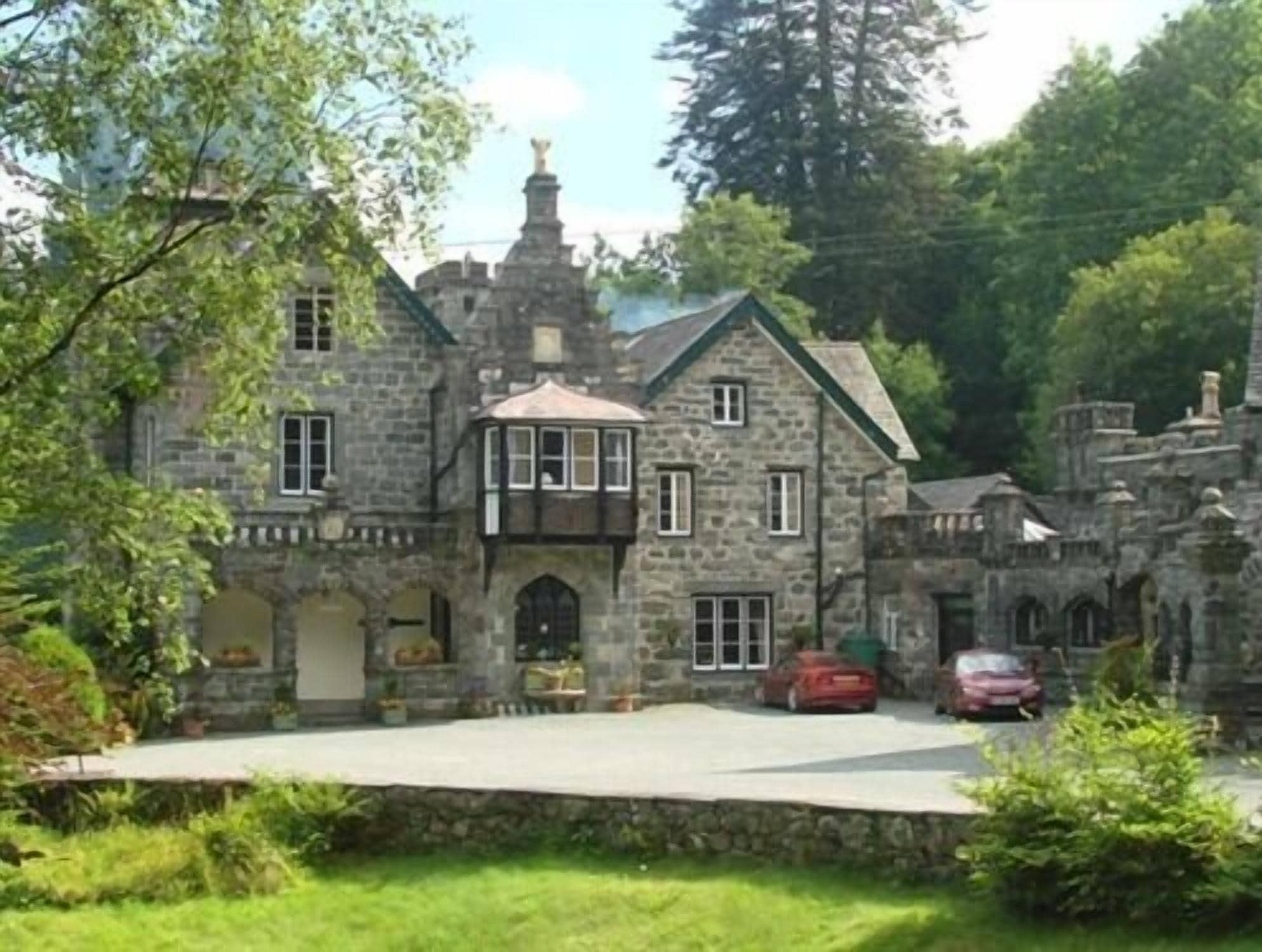 Exterior. Plas Dolmelynllyn Country Hotel