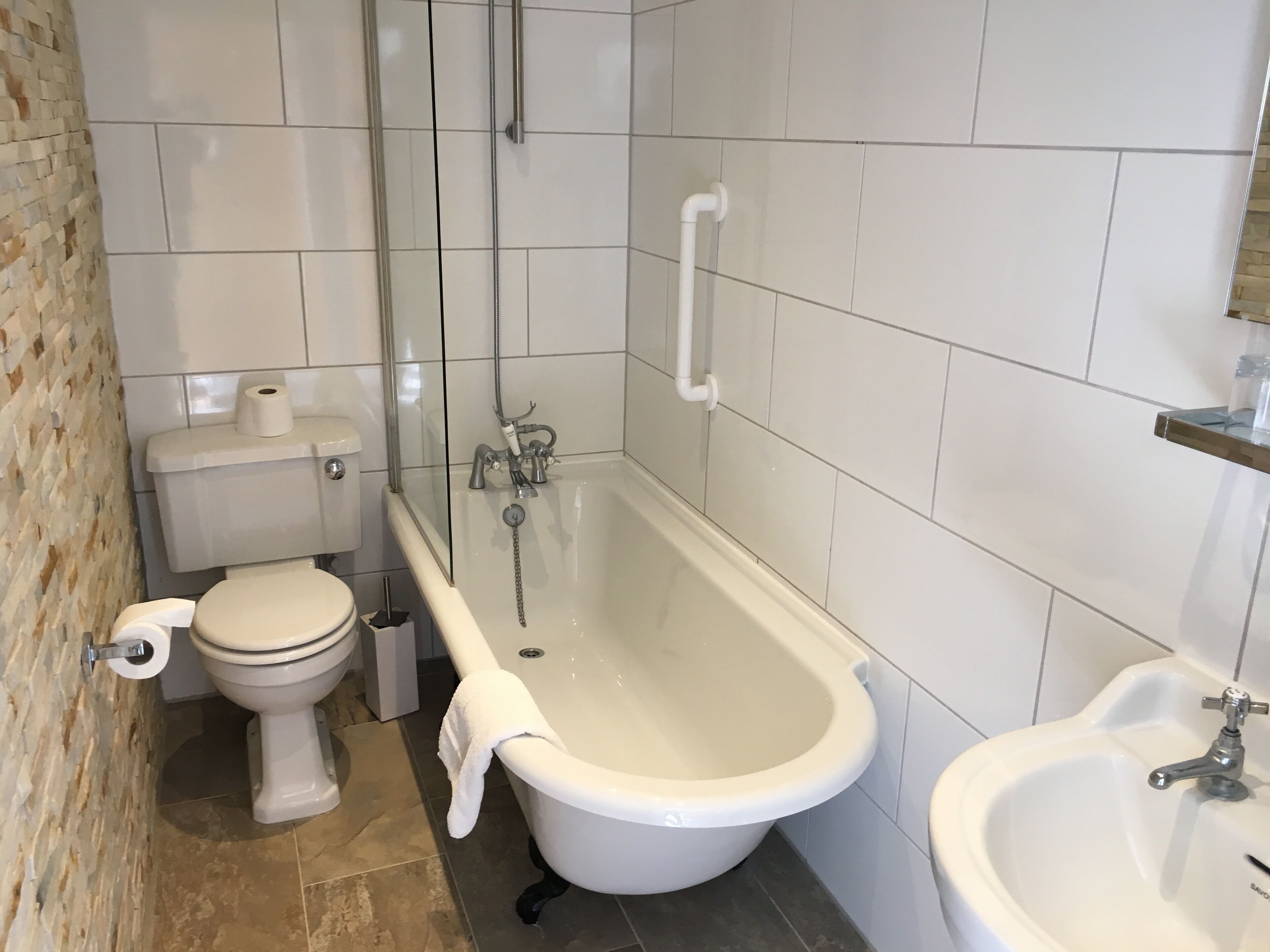 deluxe double room, balcony | bathroom | shower, free toiletries, hair dryer, towels