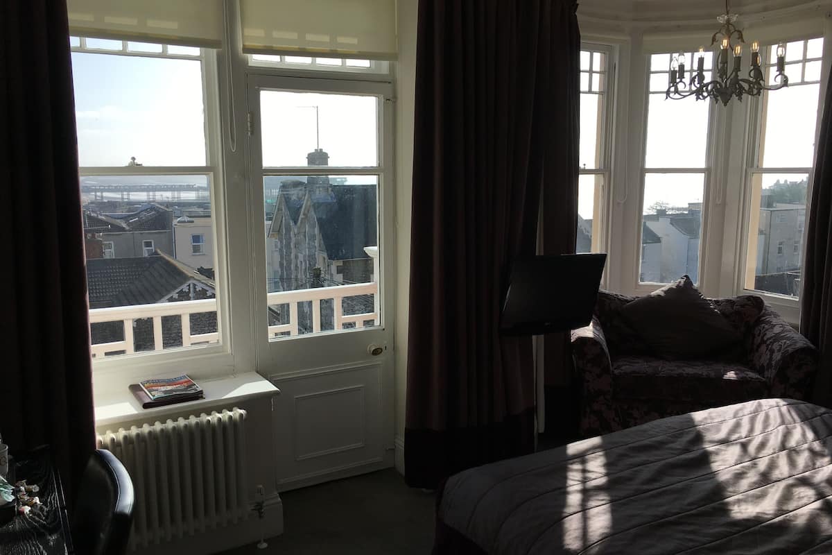 deluxe double room, balcony | desk, iron/ironing board, free wifi, bed sheets