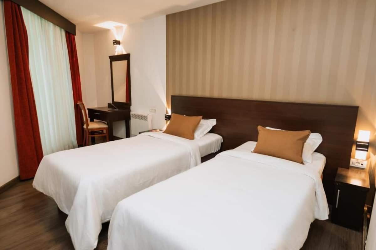 Classic Twin Room | Minibar, in-room safe, desk, blackout drapes