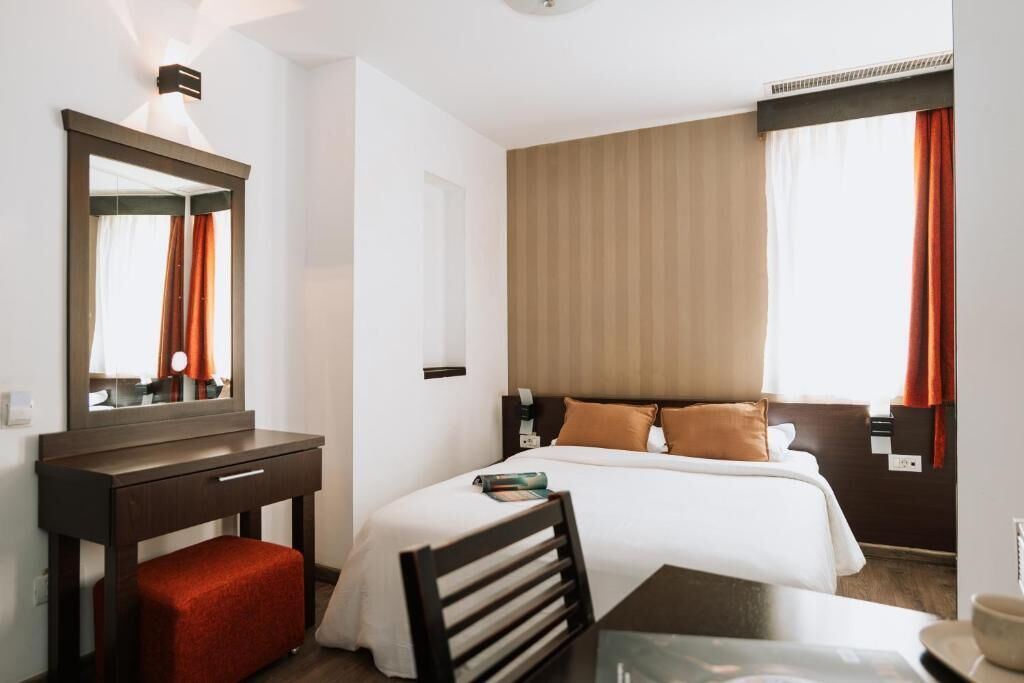 Classic Double Room | Minibar, in-room safe, desk, blackout drapes