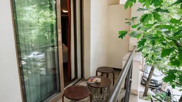 Classic Twin Room | Balcony