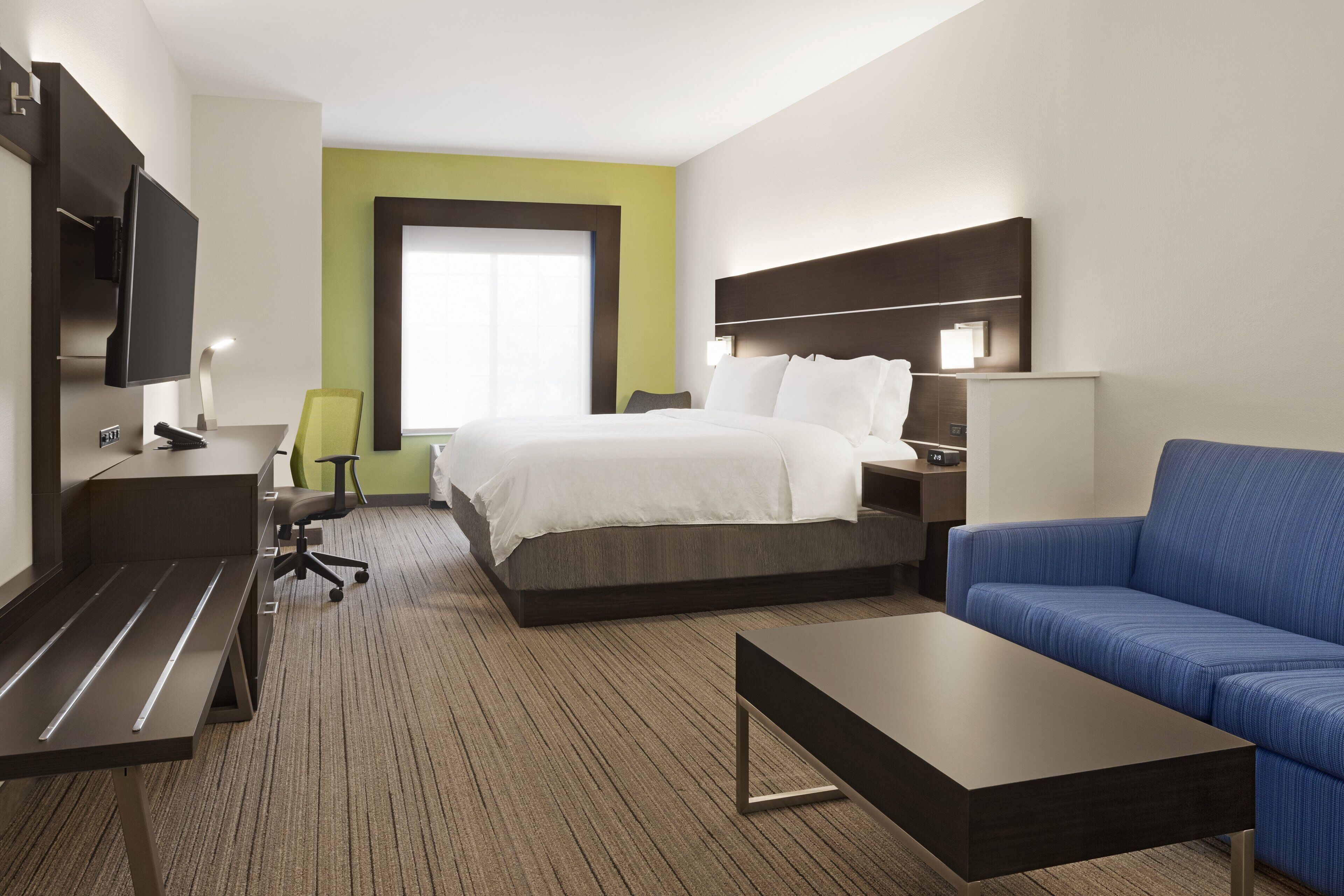 suite, 1 king bed | in-room safe, desk, laptop workspace, iron/ironing board