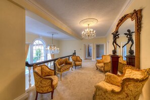 Penthouse Luxe, 3 chambres (Hennessy ) | Coin séjour