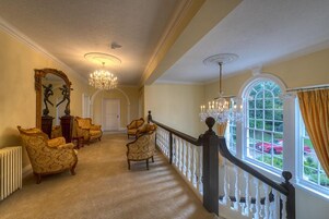 Luxury Penthouse, 3 Bedrooms (Hennessy ) | Living area | TV