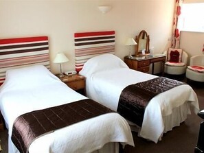Zweibettzimmer, 2 Einzelbetten, mit Bad
