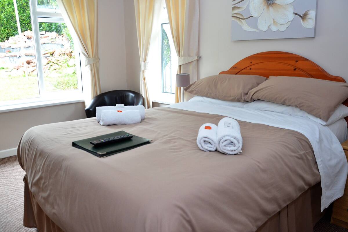 Desk, iron/ironing board, free WiFi, bed sheets