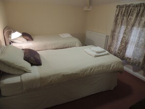 Standard Twin Room | Iron/ironing board, free WiFi, bed sheets