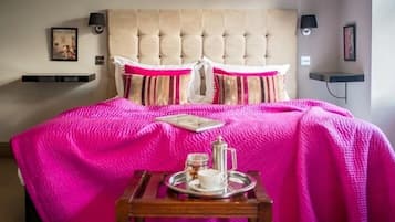 Kamar Superior (Room 1 - The Nice Bath Room) | Seprai premium, meja kerja, kedap suara, dan setrika/meja setrika