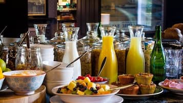 Sudah termasuk sarapan lengkap setiap hari