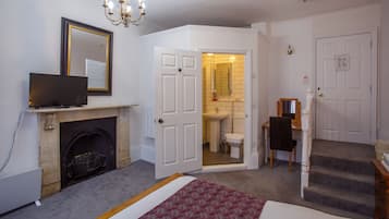 Superior Double Room, Ensuite (Front Facing)