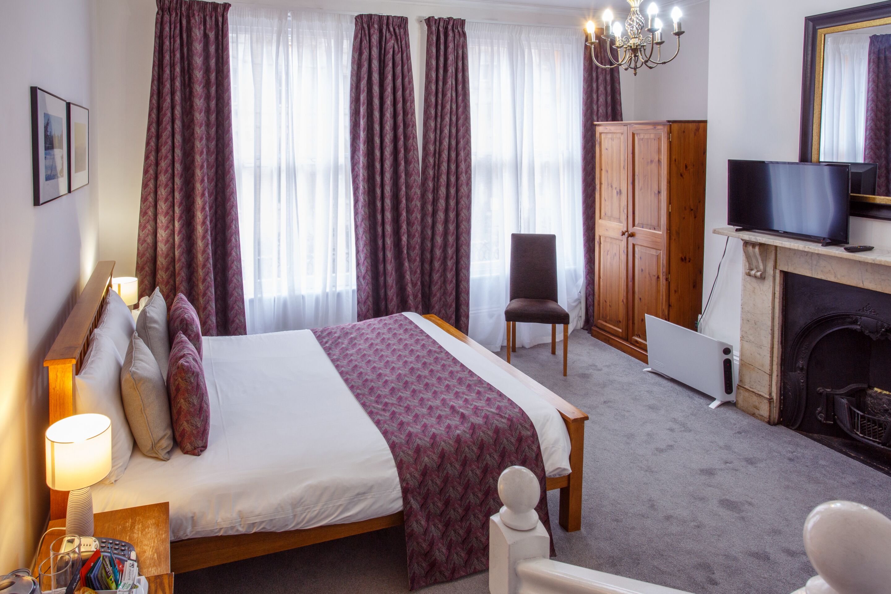 Kamar Double Superior, ensuite (Front Facing)