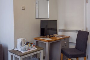 Deluxe Double Room, Ensuite (Front Facing)