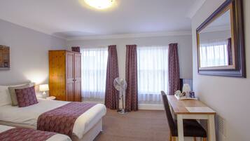 Superior Twin Room, Ensuite (Front Facing)