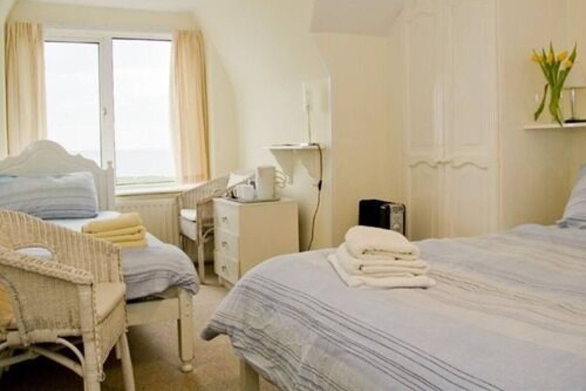 Familienzimmer, 1 Schlafzimmer, Strandblick | 1 Schlafzimmer, kostenloses WLAN