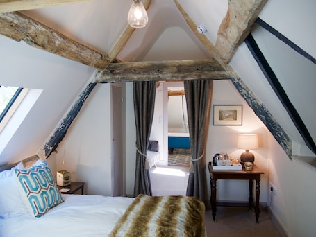 Romantic Suite | Premium bedding, individually decorated, individually furnished, desk