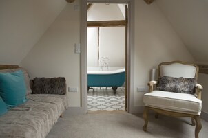 Romantic Suite | Living area