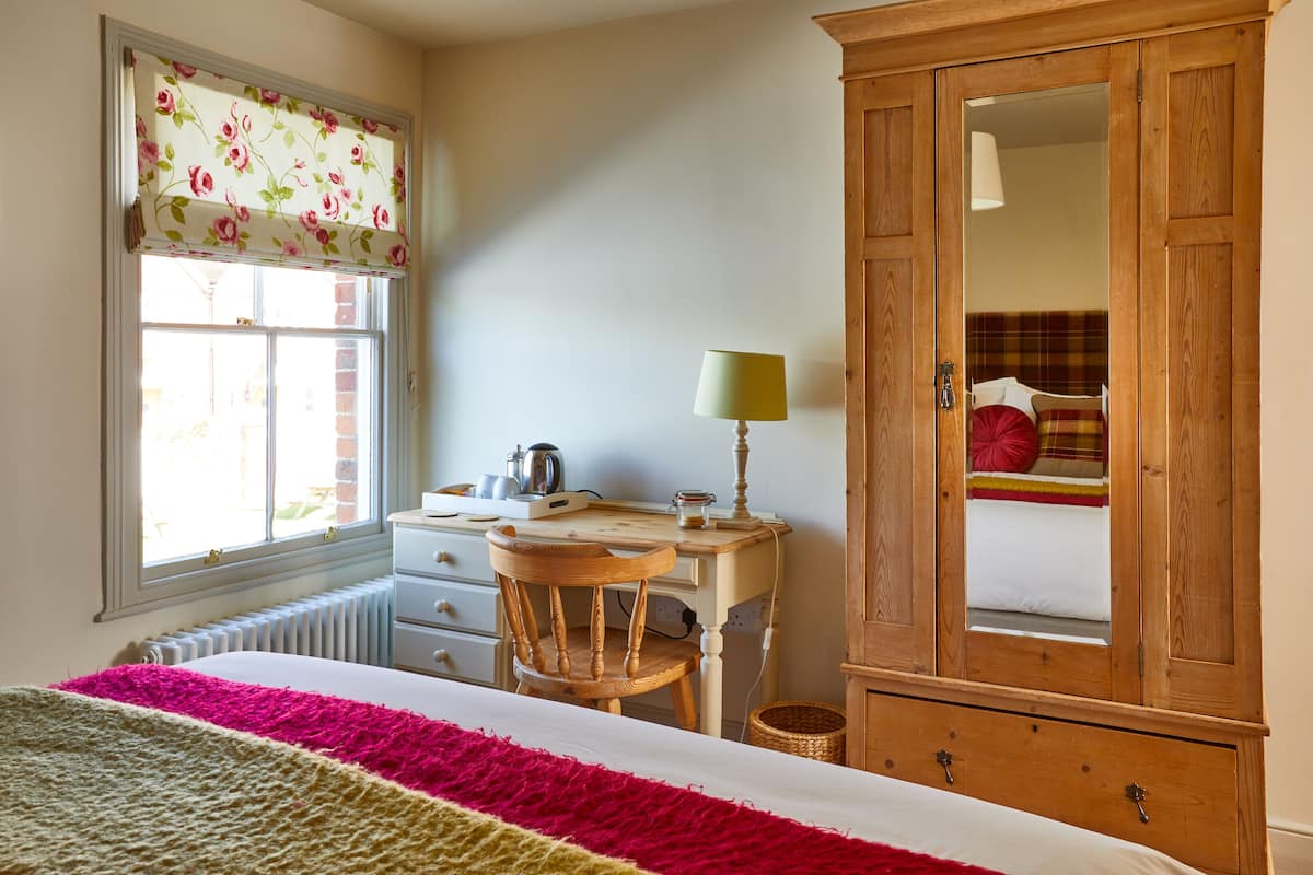 Chambre Double Standard | Literie de qualité supérieure, décoration personnalisée