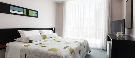 Standard Room | Minibar, in-room safe, blackout drapes, free WiFi