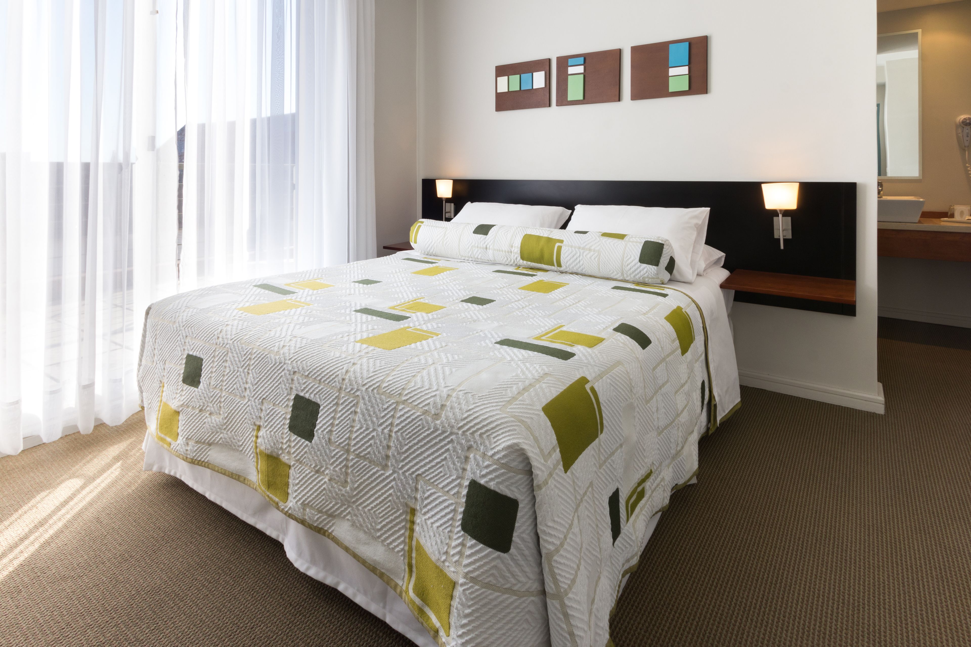 suite | minibar, in-room safe, blackout curtains, free wifi