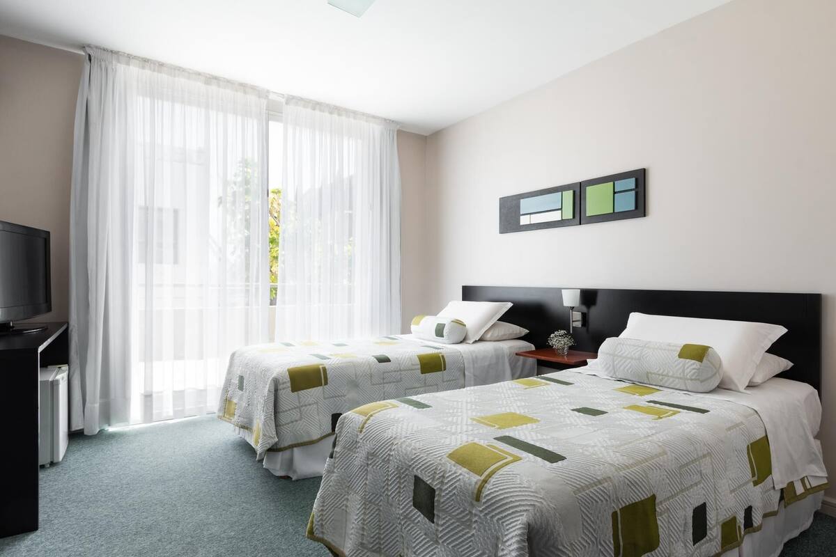 Minibar, in-room safe, blackout drapes, WiFi (free)