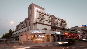 Vista frontal de la propiedad