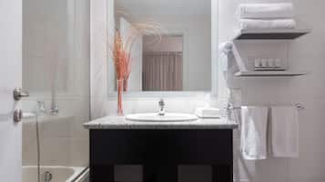 Standard Room | Minibar, in-room safe, desk, free WiFi