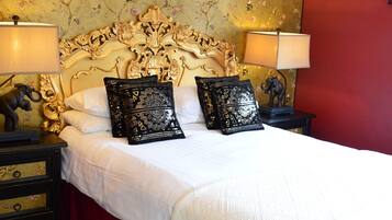 Chambre Double Deluxe | Literie de qualité supérieure, bureau, fer et planche à repasser