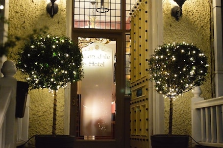 Property entrance. Lonsdale House