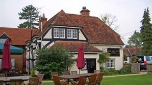 A traditional building with a tiled roof and a sign that reads "The New Inn." - The New Inn - Kidmore End (Reading)
