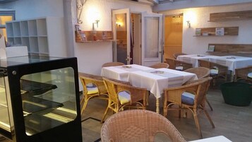 Free daily full breakfast