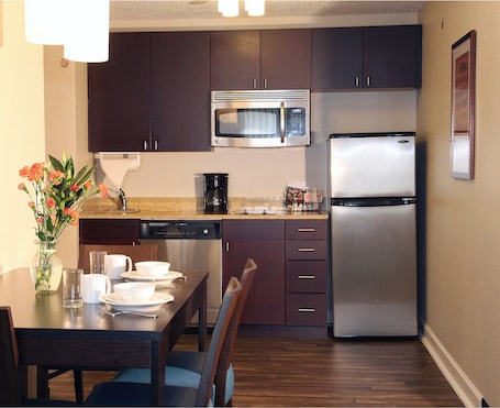 Fridge, microwave, stovetop, dishwasher